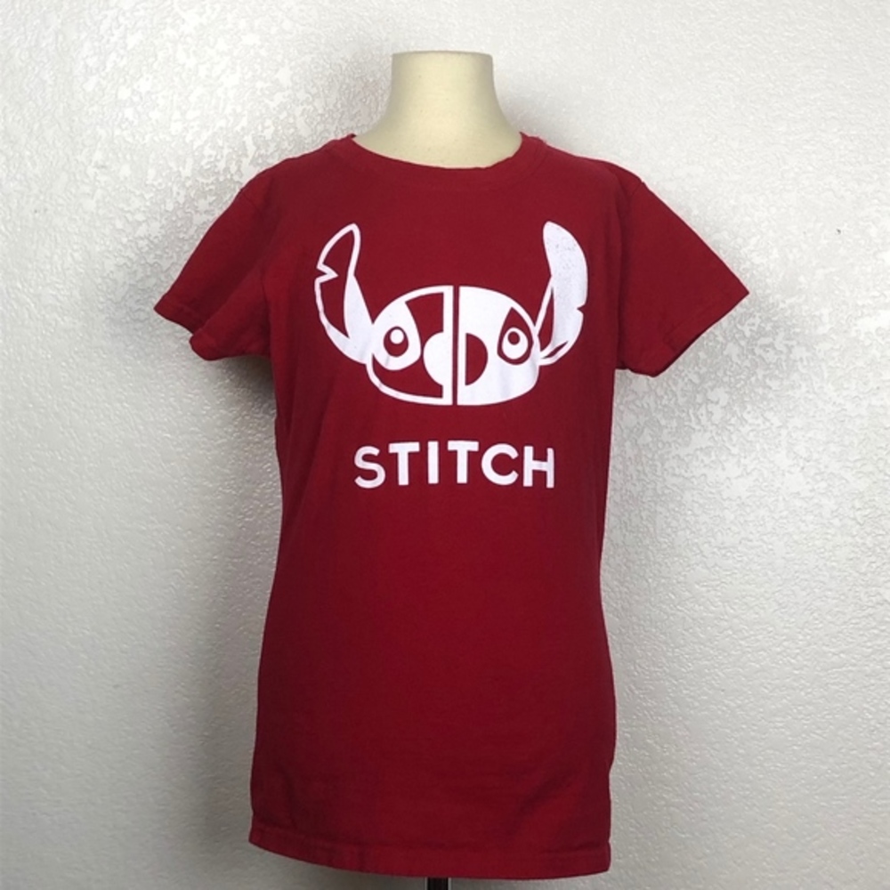 Disney's Lilo & Stitch Red T-shirt ((Medium))